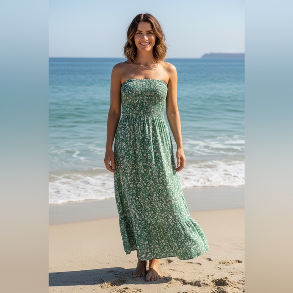 Zesica Dresses & Skirts - Zesica Floral Green Strapless Maxi Dress small